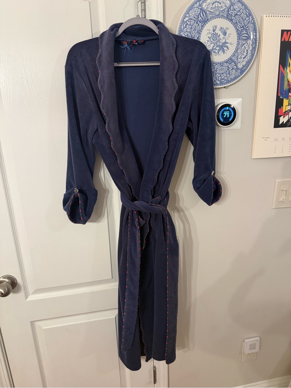 Weezie Women's Navy Scalloped Robe with Tie Belt - NWOT